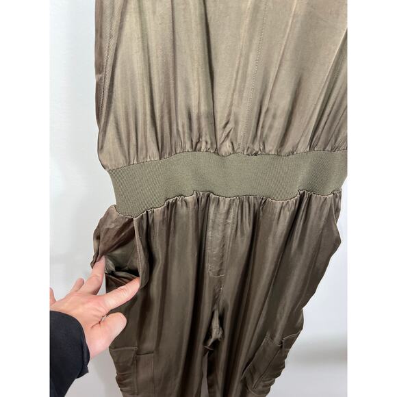 Cinq a Sept Green Jumpsuit with Elegant Design - Picture 5 of 9